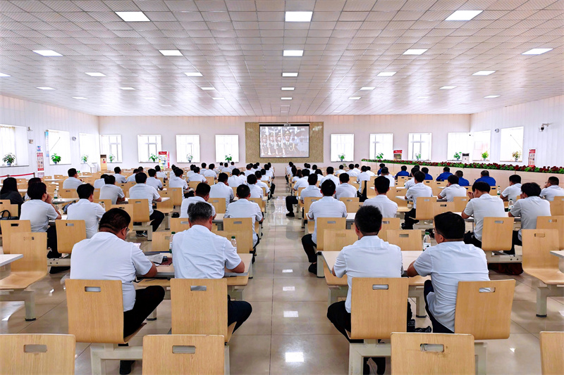 铭记历史、勇毅前行!JXF吉祥坊电缆集中观看九三阅兵仪式